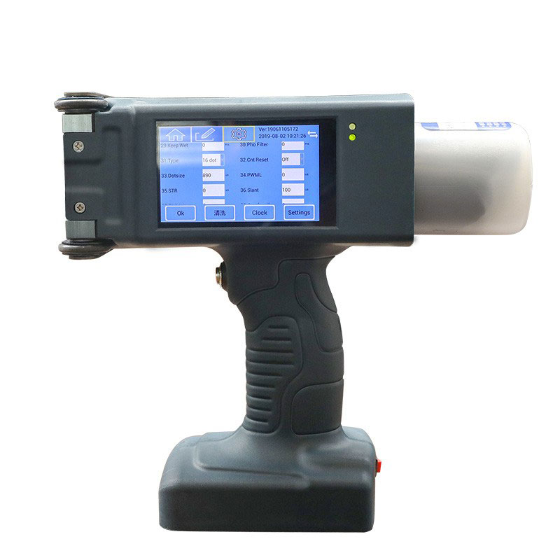 Tecnico Neo Coding che forma un operatore su una stampante inkjet