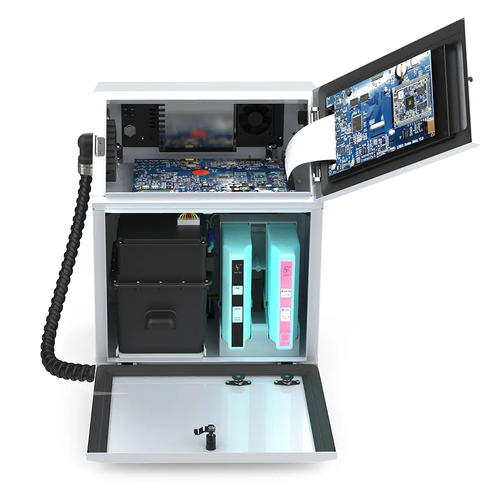 Tecnico Neo Coding che forma un operatore su una stampante inkjet