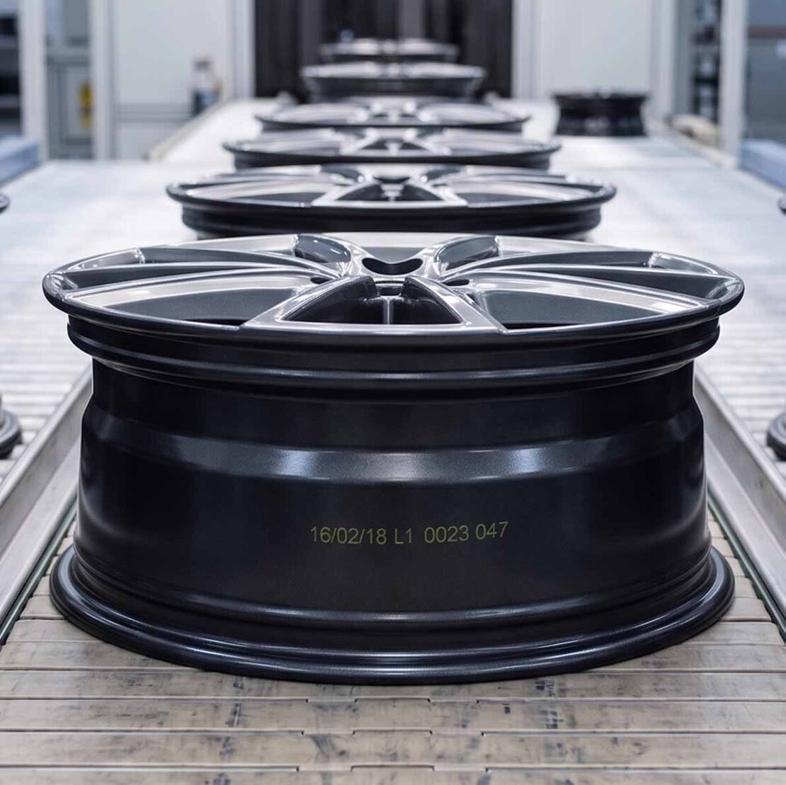 Marcatura su targhette metalliche industriali