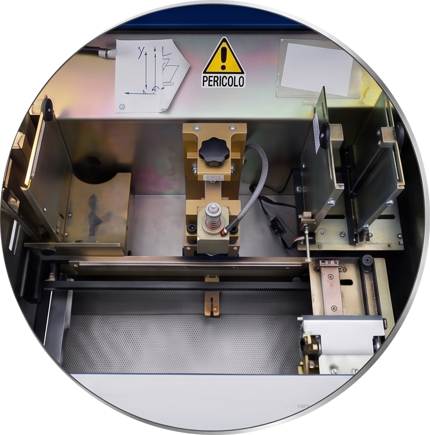 Circuito elettronico con codici marcati a laser