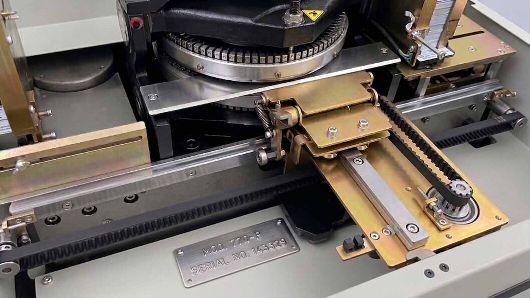 Sistema inkjet integrato su nastro trasportatore industriale